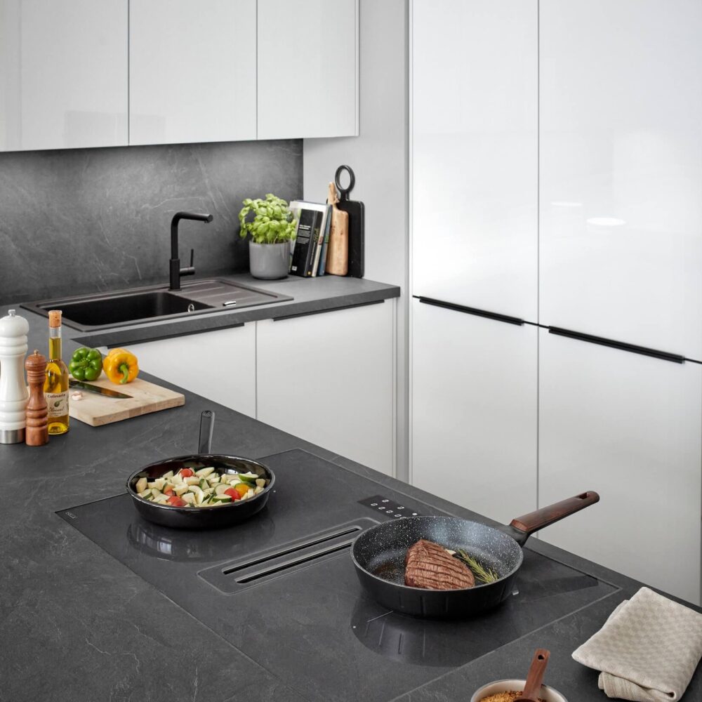 Nobilia moderne U-Küche weiß mit Xtra Hob Kochfeld